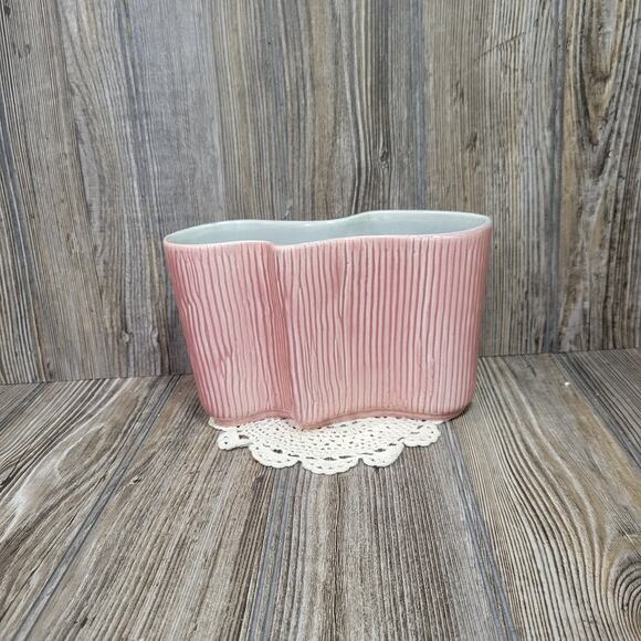 MCM Red Wing Pottery Vase B-2112, Ribbed Pink Abstract - Picture 1 of 5